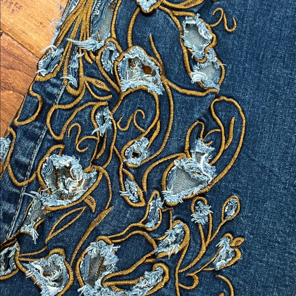 Embroidered Flare Jeans - Picture 4 of 6